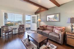 Waterfront Cottage| Dock + Pool | Lake Winnipesaukee
