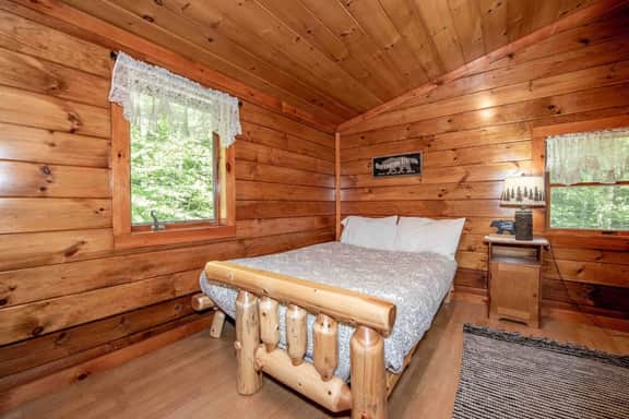 Off-Grid Cabin | Peaceful | Peakaboo Mountain View