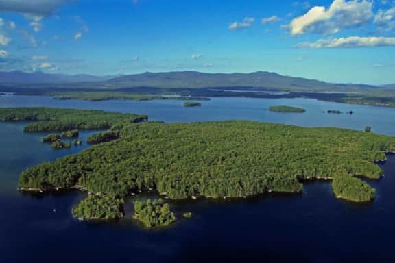 Island Escape | Views + Kayak | Winnipesaukee