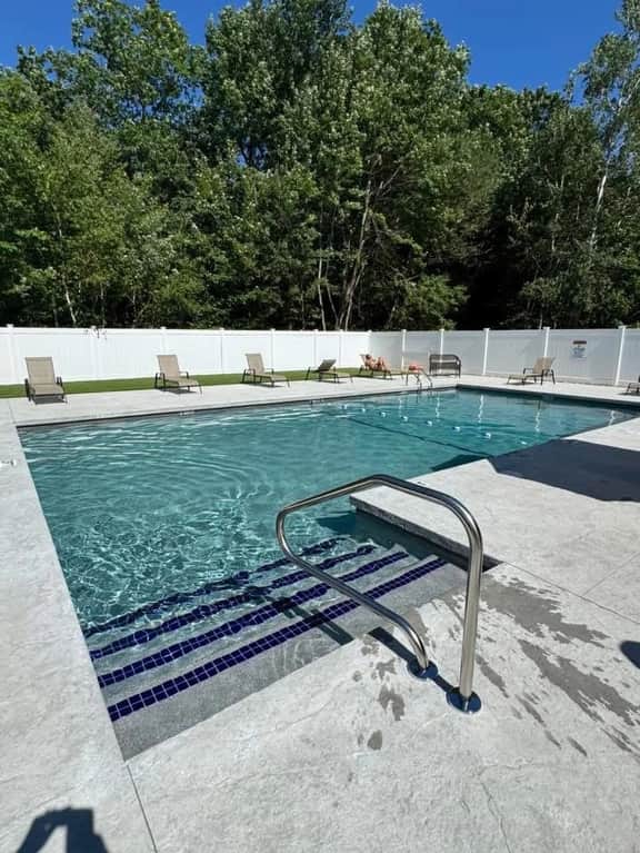 Lake Condo| Pool + Beach| Winnipesaukee