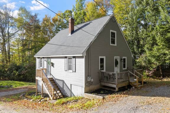 Dog Friendly Getaway| Fire pit + Yard