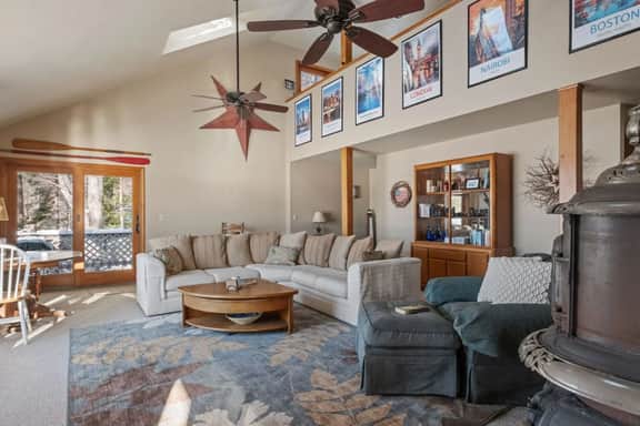 Merrymeeting Lake Retreat | Dock + Kayaks
