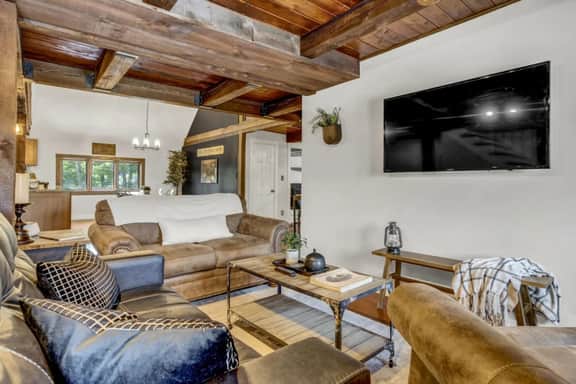 Downtown Luxury |Walk to Shops + Docks | Wolfeboro