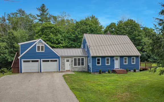 Sunapee Retreat | Fire Pit + Yard| Close to Lake